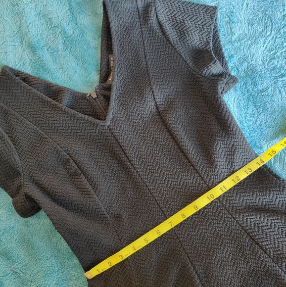 💚 Textured Little Black Midi Dress - Picture 7 of 9